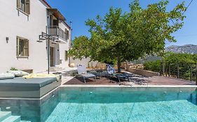 Villa Skyphos